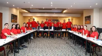 TVF Başkanı Mehmet Akif Üstündağ, Ulusal Voleybol Aday Hakem Kursu'nu ziyaret etti