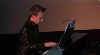 Foça'da Uğur Mumcu anısına tiyatro oyunu sahnelendi