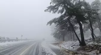 Adana ve Mersin'de Kar Yağışı Ulaşımı Olumsuz Etkiledi