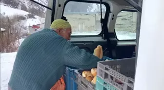 Bayburt'ta Fırıncı, Uzak Köylere Ekmek Götürerek Yardım Ediyor