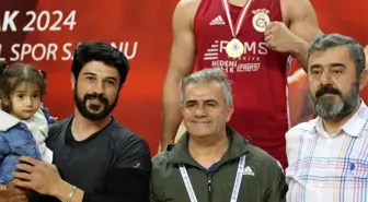 Cizreli Milli Sporcu Baran Çelik Türkiye Ferdi Boks Şampiyonası'nda Altın Madalya Kazandı