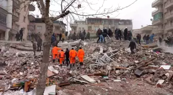 Malatya'da Depremde Yakınlarını Kaybeden İsmail Kılınç: Hala ve Eniştemin Cenazelerine 8. Günde Ulaşılabildi