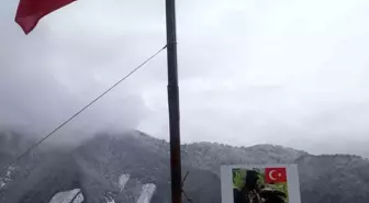 Giresun'un Görele ilçesinde şehit Piyade Uzman Çavuş Ahmet Köroğlu anısına Türk bayrağı dikildi