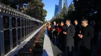 Milli Eğitim Bakanı Yusuf Tekin, Azerbaycan'da Şehitlikleri Ziyaret Etti