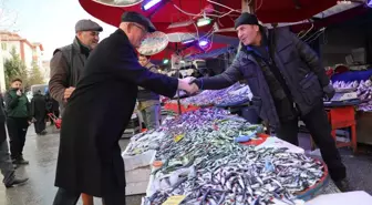 Odunpazarı Belediye Başkanı Kazım Kurt, Emek Mahallesi'ndeki Pazar Yerini Gezdi