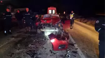 Adana'da trafik kazasında Peugeot otomobil hurdaya döndü, sürücü hayatını kaybetti