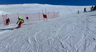Türkiye Kayak Federasyonu Alt Minikler Festivali B slalom yarışları başladı