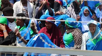 Somali'nin başkenti Mogadişu'da askeri üs olarak kullanılan stadyum sporseverlere hizmet veriyor