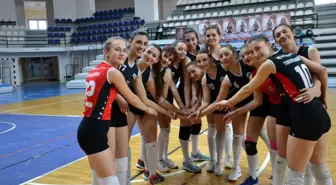 Turgutlu Belediyesi Kadın Voleybol Takımı Sezonu Galibiyetle Kapattı