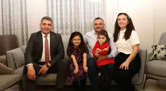 Düzce Valisi Selçuk Aslan, İlkokul Öğrencisi Asya Şimşek'i Evde Ziyaret Etti