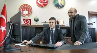 Van Cumhuriyet Başsavcısı Harun Karahan, AA'nın 'Yılın Kareleri' oylamasına katıldı