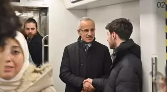 Ulaştırma Bakanı Gayrettepe-Kağıthane metro hattını kullanarak İstanbul Havalimanı'na gitti