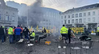 Avrupa Çiftçileri Brüksel'de Protesto Etti