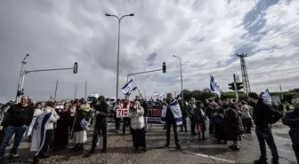 Fanatik Yahudi yerleşimciler Gazze'ye insani yardımları engellemek için eylem yaptı