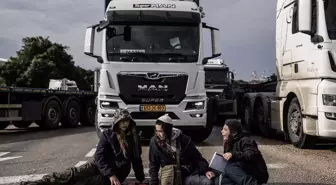 Fanatik Yahudi yerleşimciler, Gazze'ye insani yardımları engellemek için eylem yaptı