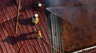 İzmir Kemeraltı'nda çıkan yangın kontrol altına alındı