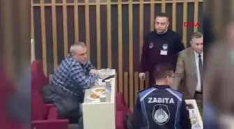 Bolu Belediye Başkanı Tanju Özcan, Zafer Partisi Bolu Belediye Başkan adayı İlkay Bayrak ile tartıştı