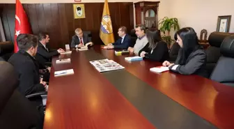 Trakya Üniversitesinde yeni kitapları yayımlanan akademisyenler Rektör Tabakoğlu'nu ziyaret etti