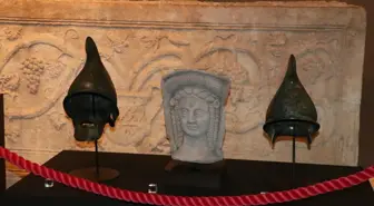 Kültür ve Turizm Bakanı Mehmet Nuri Ersoy, Amerika ve İngiltere'den iade edilen 42 tarihi eseri tanıttı
