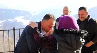 AK Parti Trabzon Maçka Belediye Başkanı adayı Koray Koçhan, seçim çalışmalarına Eren Bülbül'ün mezarını ziyaret ederek başladı