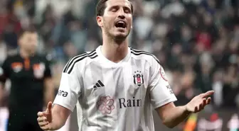 Beşiktaşlı Salih Uçan, sakatlığı nedeniyle bir süre takımdan ayrılacak