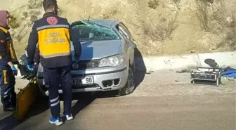 Burdur'da buzlanma nedeniyle otomobil şarampole savruldu, 2 kişi yaralandı