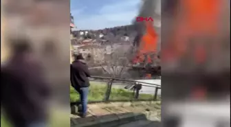 Eyüpsultan'da Ahşap Bina Alev Alev Yandı