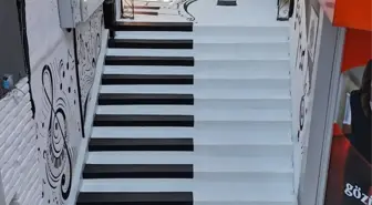 Giresun'da Sanat Sokağı'nda Piyano Merdiveni Oluşturuldu