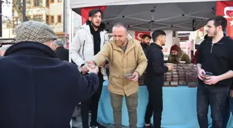 Görele'de şehitler için lokma tatlı dağıtıldı
