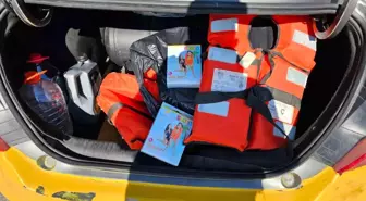 İzmir'de Ticari Takside 9 Afganistan Uyruklu Kaçak Göçmen Yakalandı