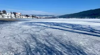Eflani'deki Göletlerin Yüzeyi Buz Tutarak Eşsiz Manzaralar Oluşturdu