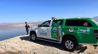 Malatya'da Yabani Kuşlar İçin Doğaya Yem Bırakıldı