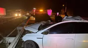 Artvin Hopa'da Otomobil LPG Yüklü Tankere Çarptı: 2 Yaralı