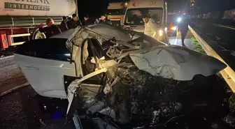 Artvin'de otomobil LPG yüklü tankere çarptı, 2 kişi yaralandı