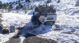 Tokat'ta otomobil şarampole devrildi, 3 kişi yaralandı