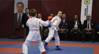 Adana'da Türkiye Yıldızlar Karate Şampiyonası Başladı