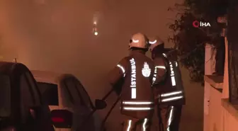 Üsküdar'da park halindeki cip yanarak kullanılamaz hale geldi