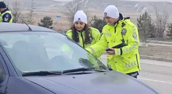 Afyonkarahisar'da polis ve jandarma ekipleri trafik denetimi gerçekleştirdi