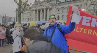 Almanya'da 150 bin kişiden Bundestag önünde ırkçılığa karşı miting
