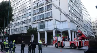 Atina'da Çalışma Bakanlığı önünde patlayan bomba hasara yol açtı