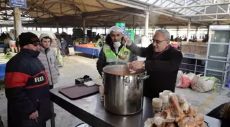 Kütahya Belediye Başkanı Pazarcılara Çorba İkramında Bulundu