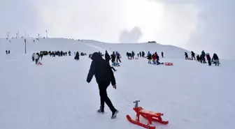 Bitlis'te 3. Geleneksel Meşaleli Kayak Şenliği Düzenlendi