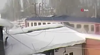 Muş'ta trenin çarptığı büyükbaş hayvan yüklü tırın görüntüleri ortaya çıktı