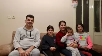 Depremde evini kaybeden aile, memleketlerine dönmeyi umut ediyor