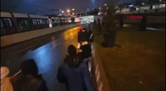 Zeytinburnu'nda Tramvay Kazası: 1 Vatman ve 2 Yolcu Yaralandı