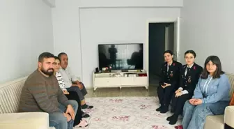Kahramanmaraş İl Jandarma Komutanlığı, depremde hayatını kaybeden askerlerin ailelerini ziyaret etti