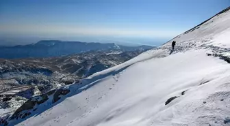 Nemrut Dağı Ören Yeri Kış Mevsiminde de Ziyaretçilerini Ağırlıyor