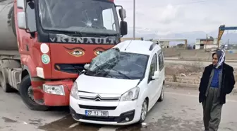 Şırnak'ta tanker ile hafif ticari araç çarpıştı: 1 yaralı