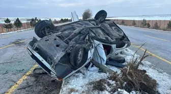 Sivas'ta Otomobil Refüje Devrildi: 4 Yaralı