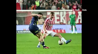 Trendyol Süper Lig: Antalyaspor 0 - Fenerbahçe 1 (İlk yarı)